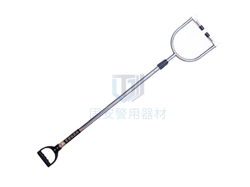 學(xué)校保安要不要配備校園防暴鋼叉?